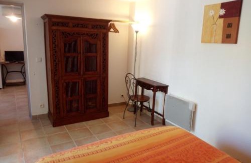 Elne Apartment | Gîte L'Orangeraie - 2 Adultes - 2 enfants