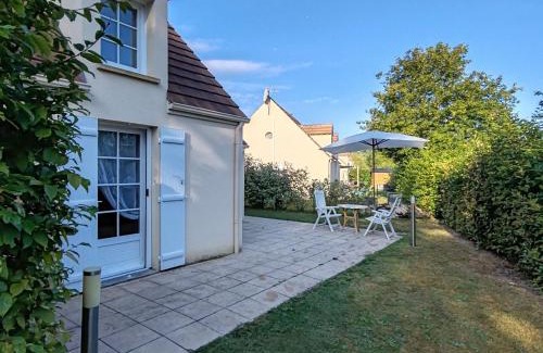 Donnery House | Gîte lumineux au calme avec jardin, golf, balades en forêt, barbecue et vélos à Donnery - FR-1-590-367