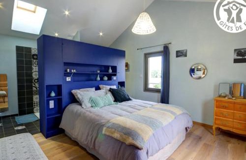 Montbrison House | Gîte moderne avec jardin, étang, terrasses et confort tout inclus à Montbrison - FR-1-496-157