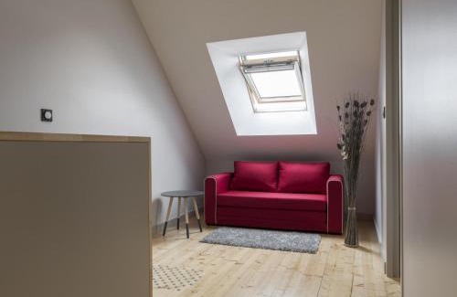 Chapeau House | Gîte rénové à Chapeau avec wifi, terrasse et parking - FR-1-489-269