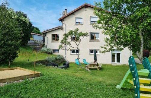 La Versanne House | Gîte rénové avec Wi-Fi, jardin et animaux acceptés à La Versanne - FR-1-496-369