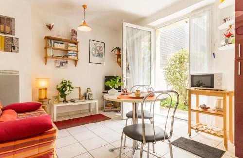 Saint-Omer-de-Blain House | Gîte rénové calme avec jardin fleuri, à proximité du canal de Nantes à Brest et de la forêt du Gâvre - FR-1-306-1007