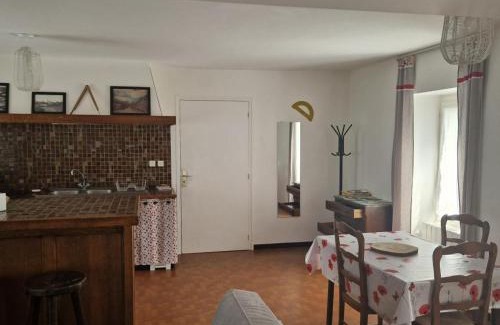Sasnieres House | Gîte spacieux à Sasnières - 2 chambres, jardin, proche des Châteaux de la Loire et Zoo de Beauval - FR-1-491-340