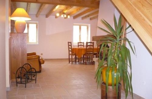 Chirassimont House | Gîte spacieux avec 6 chambres, cheminée et terrain de pétanque en pleine campagne - FR-1-496-65