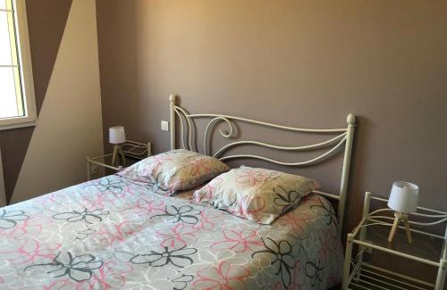 Monce-en-Belin House | Gîte tout confort près du circuit des 24H du Mans - 3 chambres, jardin et parking privé - FR-1-410-261