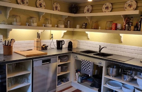 Saint-Julien-de-Civry Cottage | Gîte-Traditional-Ensuite