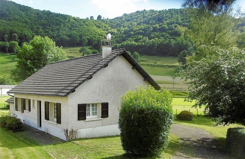 Saint-Projet-de-Salers Villa | Gîte Vallée d'Aspre: location montagne (Cantal- France)