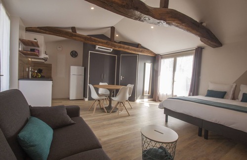 Couffe Cottage | Gîte-Wet room-Countryside view