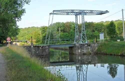 Marigny-sur-Yonne Ski Chalet | Gîtes Le champ radis - Canal du Nivernais