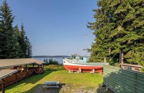 Alert Bay Cabin | (G) Standard Double Cabin (pet friendly)