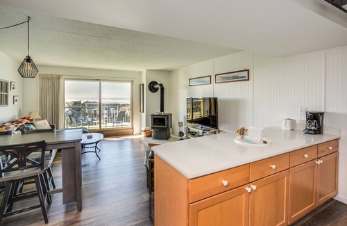 Gearhart Condo | G665 3rd Floor, 1 bedroom PET FRIENDLY, No Cleaning Fees