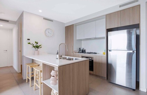 Kangaroo Point Apartment | Gabba Oasis: Luxury 3BR Apt, Pool