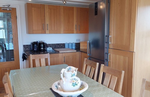 Cylch-Y-Garn House | Gadlys Farmhouse Church Bay Anglesey sleeps 6 Sea Views