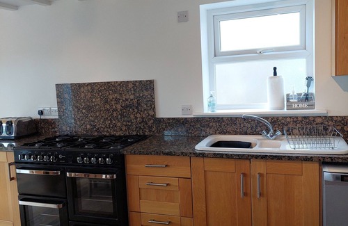 Cylch-Y-Garn House | Gadlys Farmhouse Church Bay Anglesey sleeps 6 Sea Views
