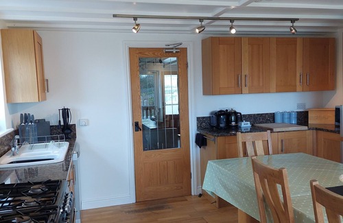 Cylch-Y-Garn House | Gadlys Farmhouse Church Bay Anglesey sleeps 6 Sea Views