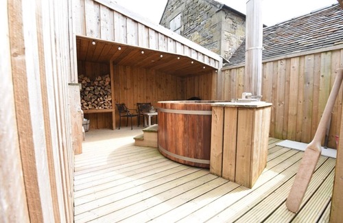 Hulme End House | Gaia Lodge - Country Cottage with Hot Tub, Peak District, Derbyshire