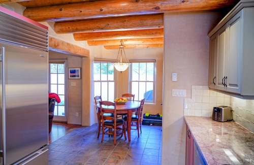 South Capitol House | Galisteo Casita - Walking distance to the Plaza