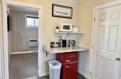 Hulls Cove Cabin | Gallagher's Travels Cabin Four (Two Bedroom)