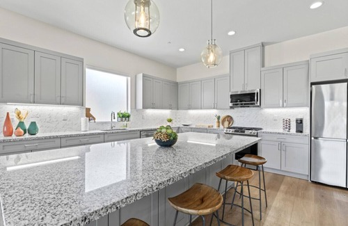 Indio House | Gallery at Indian Palms! Walk to the Festivals! Pool, Hot Tub, Pickleball!