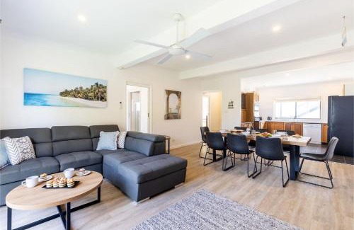 Nelson Bay House | Galoola Hidden Gem, 2 97 Galoola Drive, Pet friendly, Rooftop outdoor area with spectacular views, Wi-Fi and air conditioning
