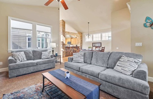 Meridian House | Game room | 3BR | Outdoor Seating BBQ