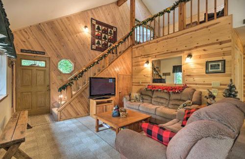 Arnold House | Game Room and Deck Pet-Friendly Camp Connell Cabin