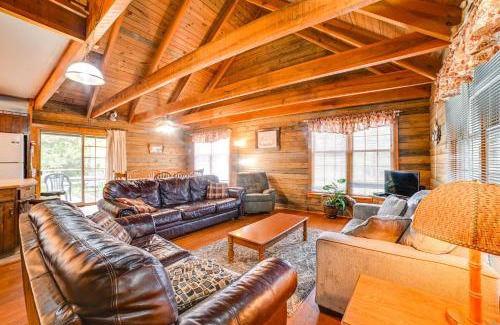 Springville House | Game Room and Decks Family Cabin in Springville!