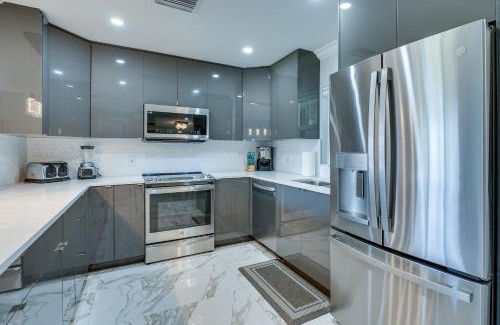 Saint James City House | Game Room and Screened Lanai Pine Island Getaway!