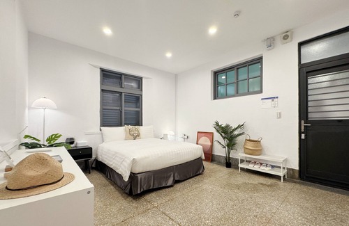 Qingshui District Hotel | Gaomei Lighthouse