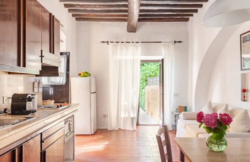 Castagneto Carducci Apartment | Garden Apartment with Sea view - hilltop Medieval village, 10' from the Beach.