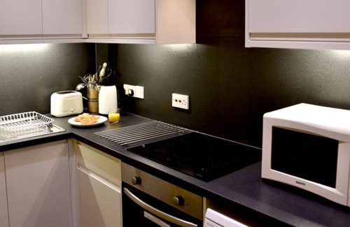 Knutsford Apartment | Garden apartment - basement apartment in Leafy Knutsford