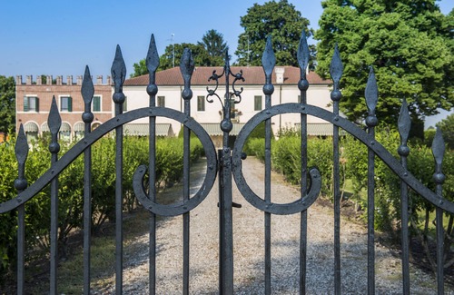 Nogarole Rocca House | Garden apartment with swimming pool