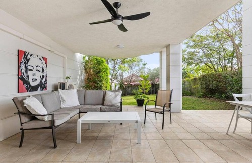 South Brisbane Apartment | Garden Apt 2Bed x 2Bath, parking