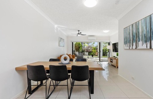 South Brisbane Apartment | Garden Apt 2Bed x 2Bath, parking
