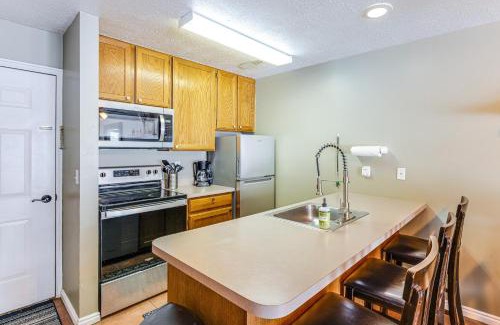 Harbor Village Apartment | Garden City Condo with Pool Access by Bear Lake!