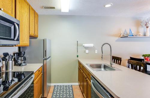 Harbor Village Apartment | Garden City Condo with Pool Access by Bear Lake!