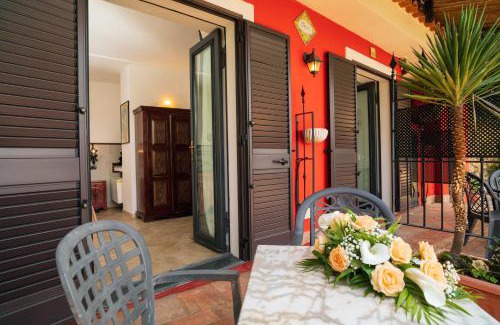 Castelmola Apartment | Garden Cottage I Dammusi - Limoni