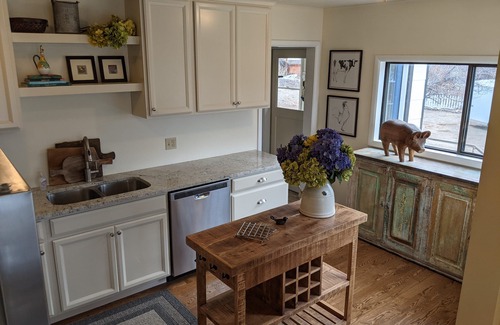 Challis House | Garden Creek Retreat - Remodeled Home with Luxury Furnishings