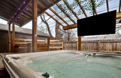 Berkeley House | Garden Retreat - Hot Tub - Peloton - Walk to Shops