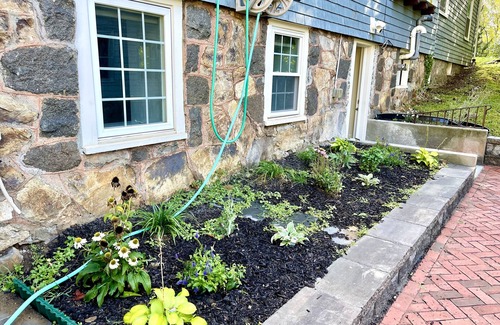 Medford Apartment | Garden Studio, access to I-93 to Airport, Tufts U, Hiking & Chevalier Theater.