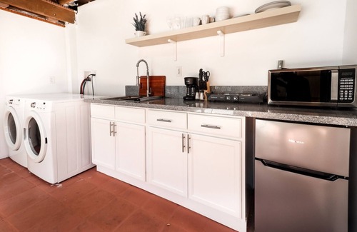 Gardena Apartment | Garden Suite! 10 mins. to Beach🏖 , Close to LAX✈️