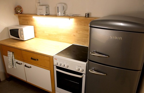 Horgen District Apartment | Garden suite located near lake, train station, shops and restaurants