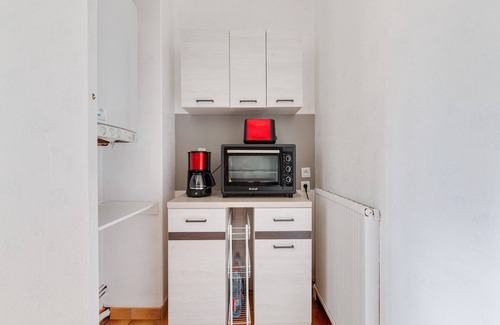 Grandcamp-Maisy House | Garden-View Marina Apartment