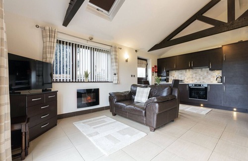 Ollerton Cabin | Garden View · River Maun Studio Cottages