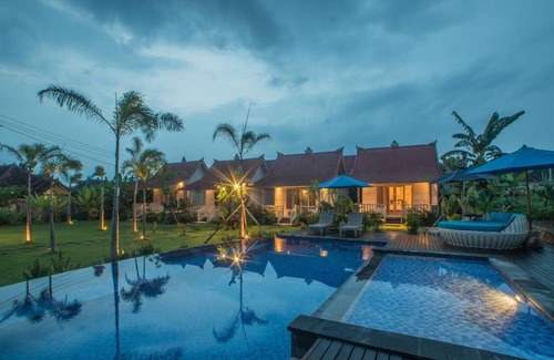 Mushroom Bay Cottage | Garden Villa with Lush Greenery in Lembongan, Minutes to Beach