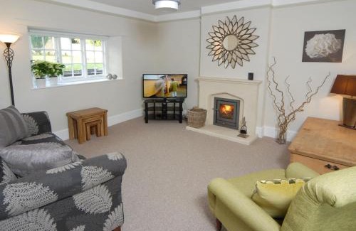 Shipton under Wychwood House | Gardeners Cottage