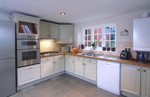 Shipton under Wychwood House | Gardeners Cottage