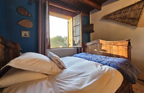 Sigalens Bed & Breakfast | Garonne" guest room, Nordic bath and swimming pool