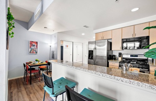 Pacific Terrace Condo | Gaslamp Gem Luxe 1 Bedroom w/BBQ , Pool, Free Parking