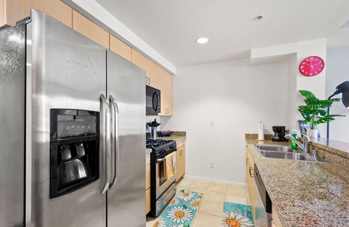 Pacific Terrace Condo | Gaslamp Gem Luxe 1 Bedroom w/BBQ , Pool, Free Parking